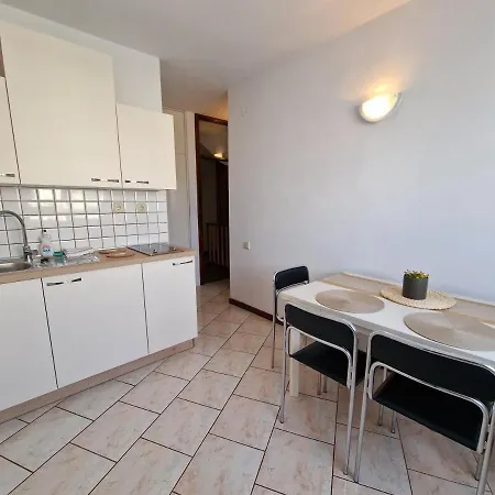 Apartments Katarina - New Renovated Rovinj Exterior photo